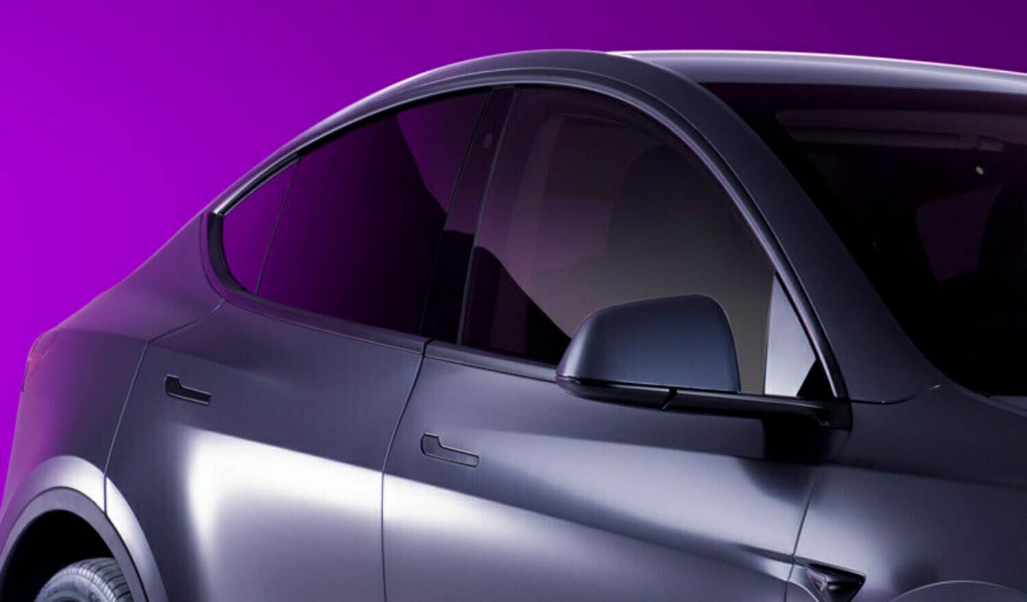 coche de color gris con película de ventana 3M