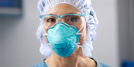 Clinician wearing a 3M™ Health Care Particulate Respirator and Surgical Mask 1860, 1860S
