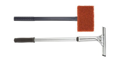 Imagen de dos herramientas para limpieza de planchas.
