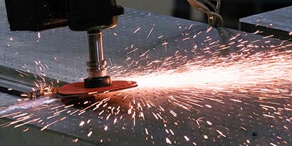 3M fiber disc grinding a weld
