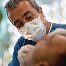 Male dentist using 3M™ Scotchbond™ Universal Plus Adhesive