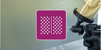 Técnico de pintura pinta um painel texturizado com a pistola Performance Spray Gun 3M(TM) 2 com ícone ilustrativo de textura
